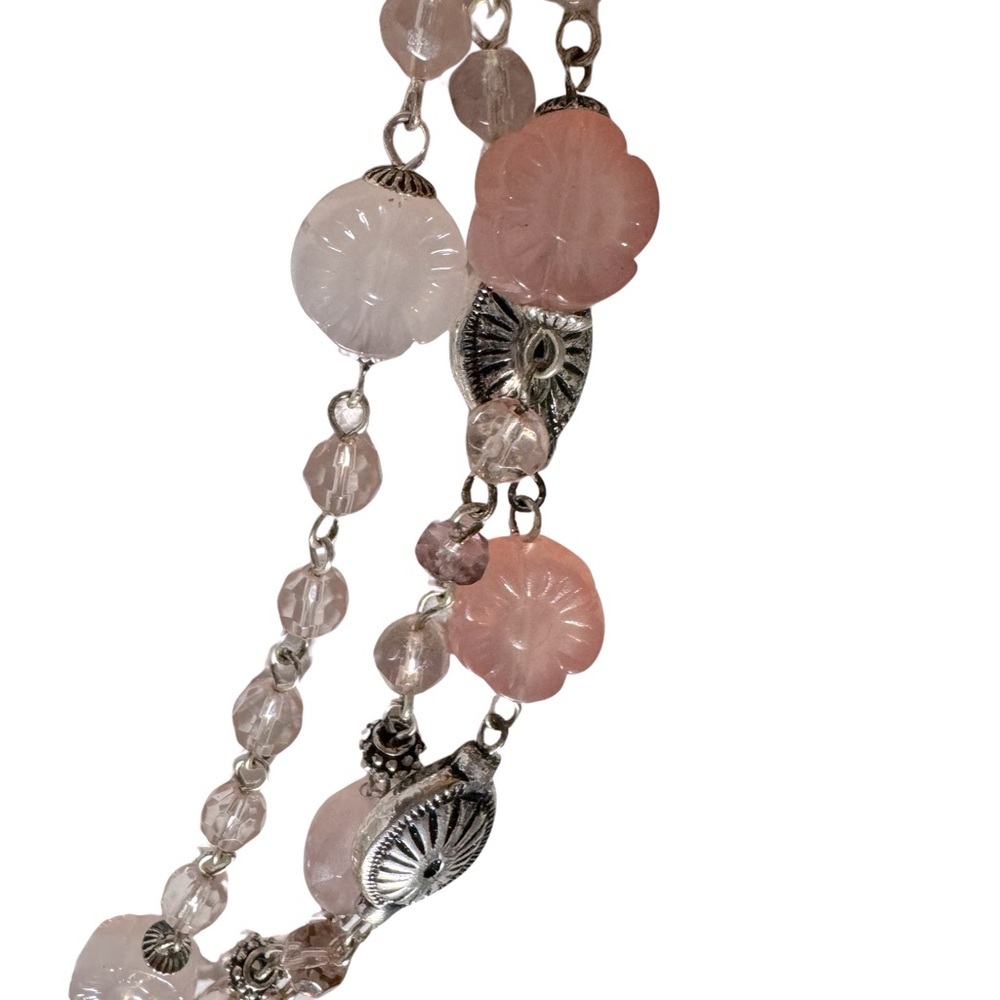 Vintage Avon Three Stands Carved Pink Floral & Silver Tone Metal Necklace - Picture 4 of 7